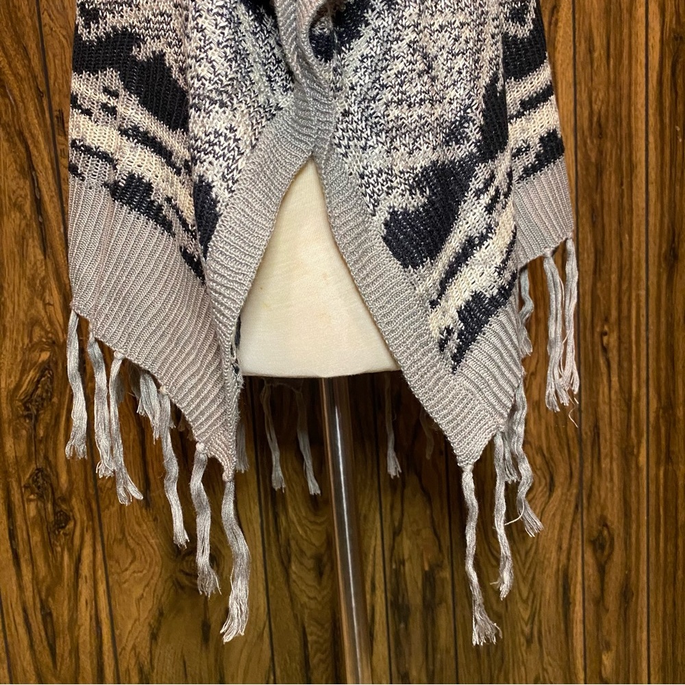 One world Sweater in gray - Picture 8 of 10